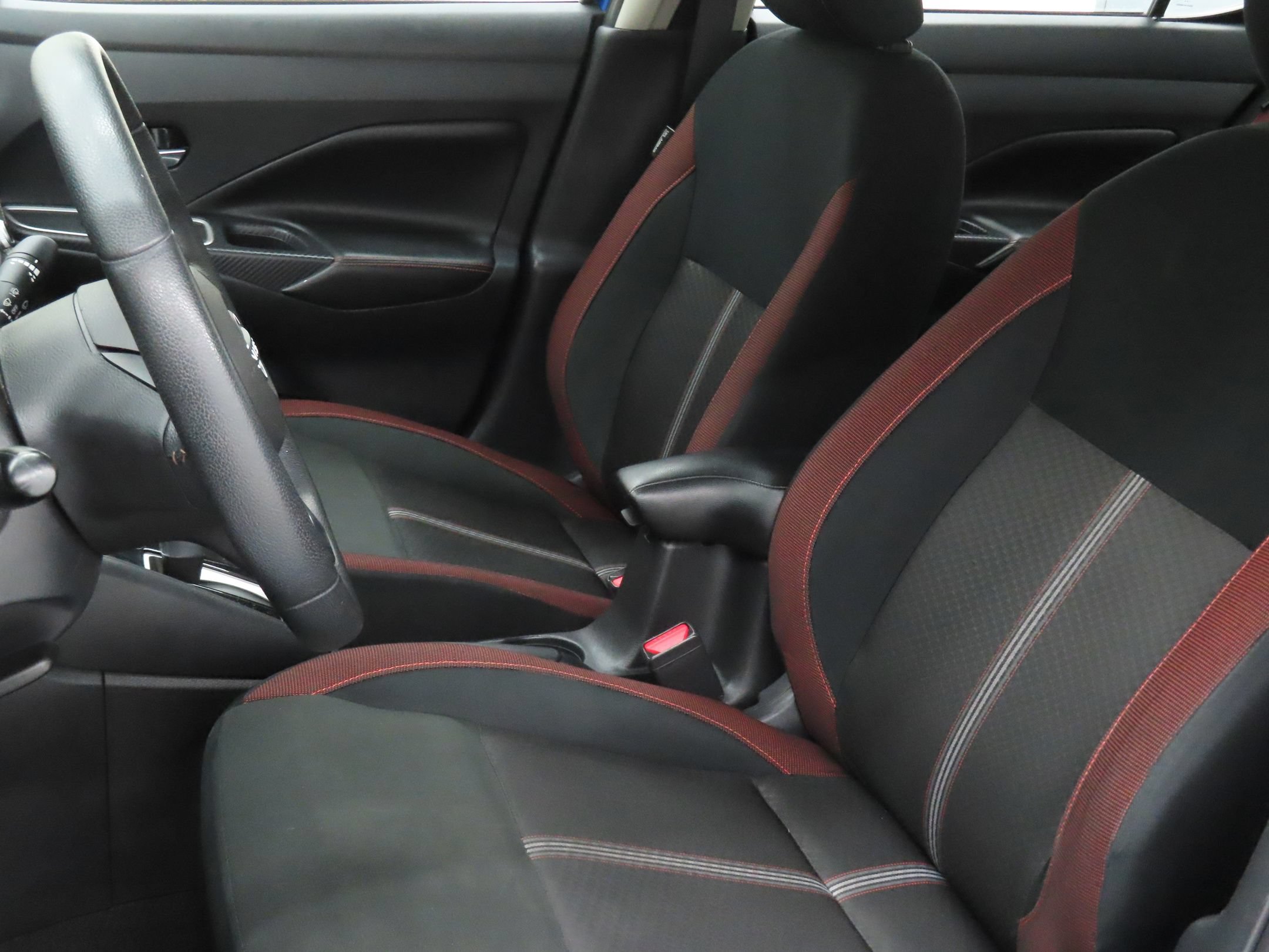 Used 2024 Nissan Versa SR FWD image 11