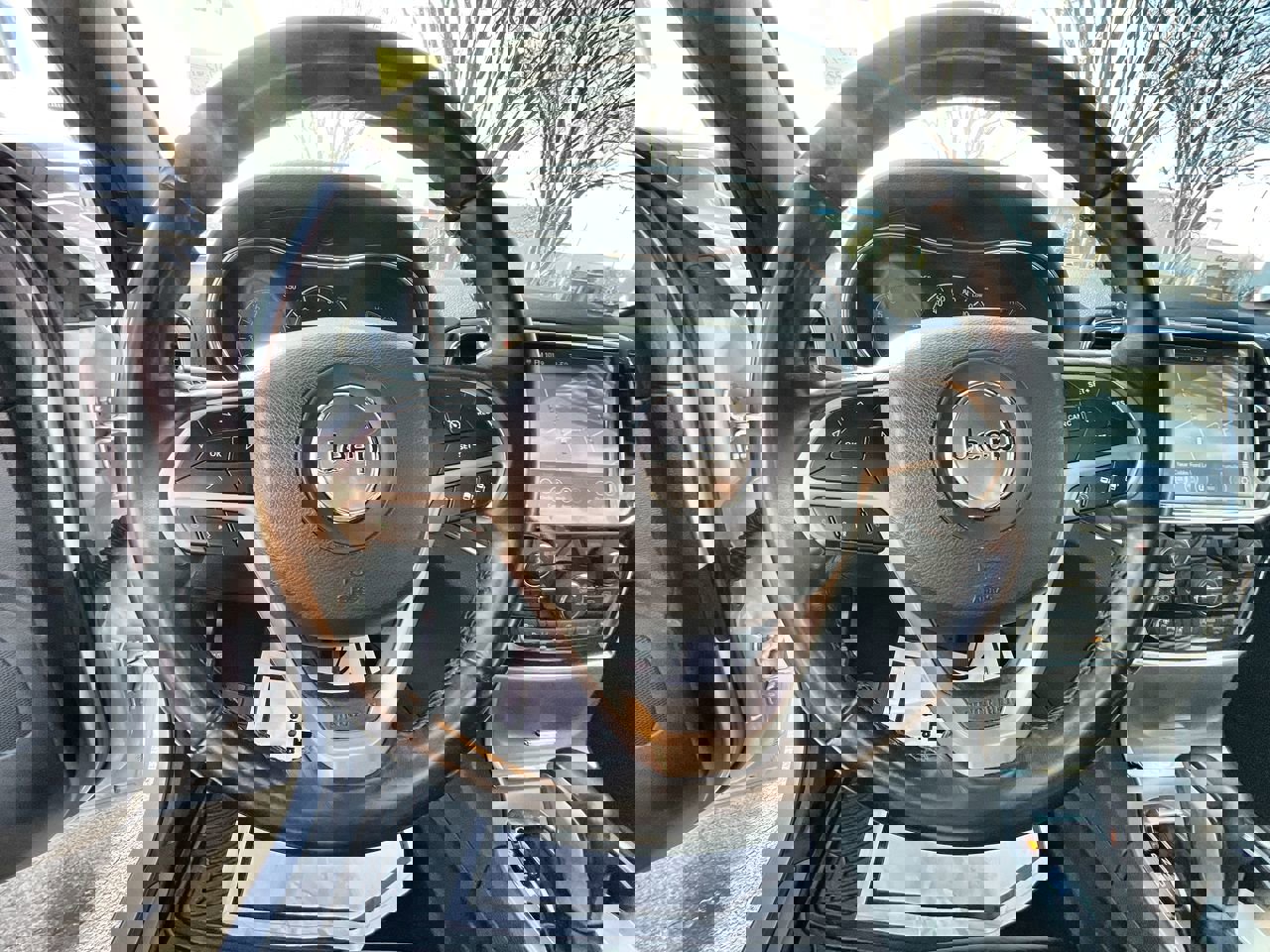 Used 2022 Jeep Grand Cherokee Limited w/ Trailer Tow Group IV image 11