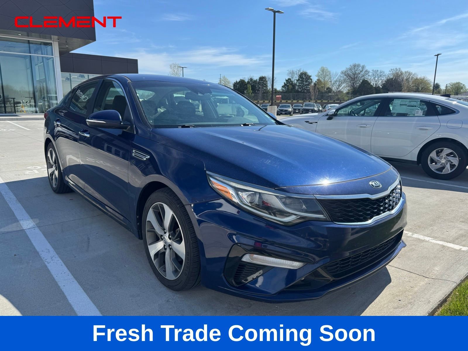 Used 2019 Kia Optima S image 2