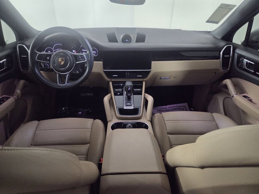Used 2023 Porsche Cayenne Platinum Edition image 28