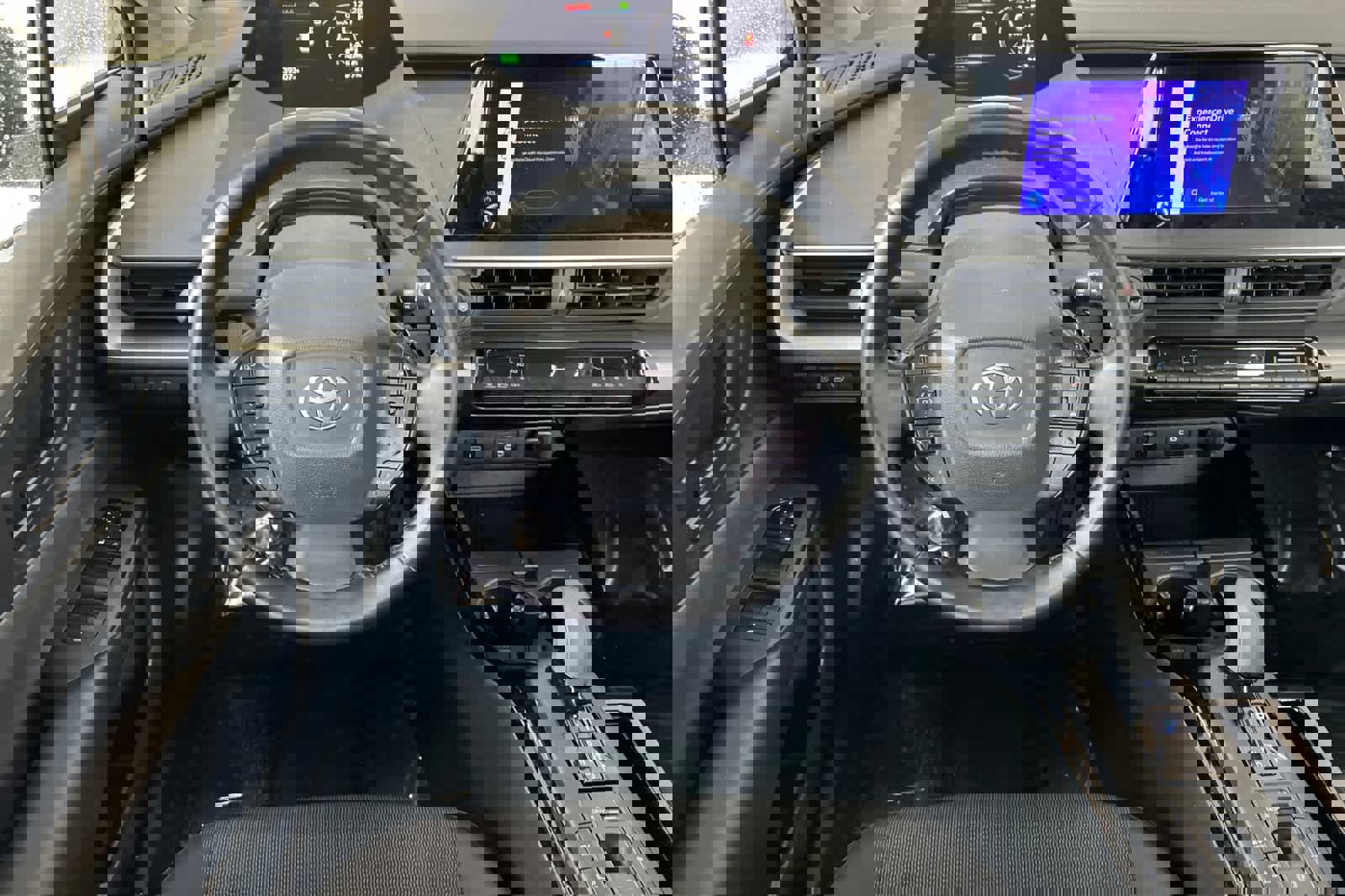 Used 2024 Toyota Prius LE FWD image 14