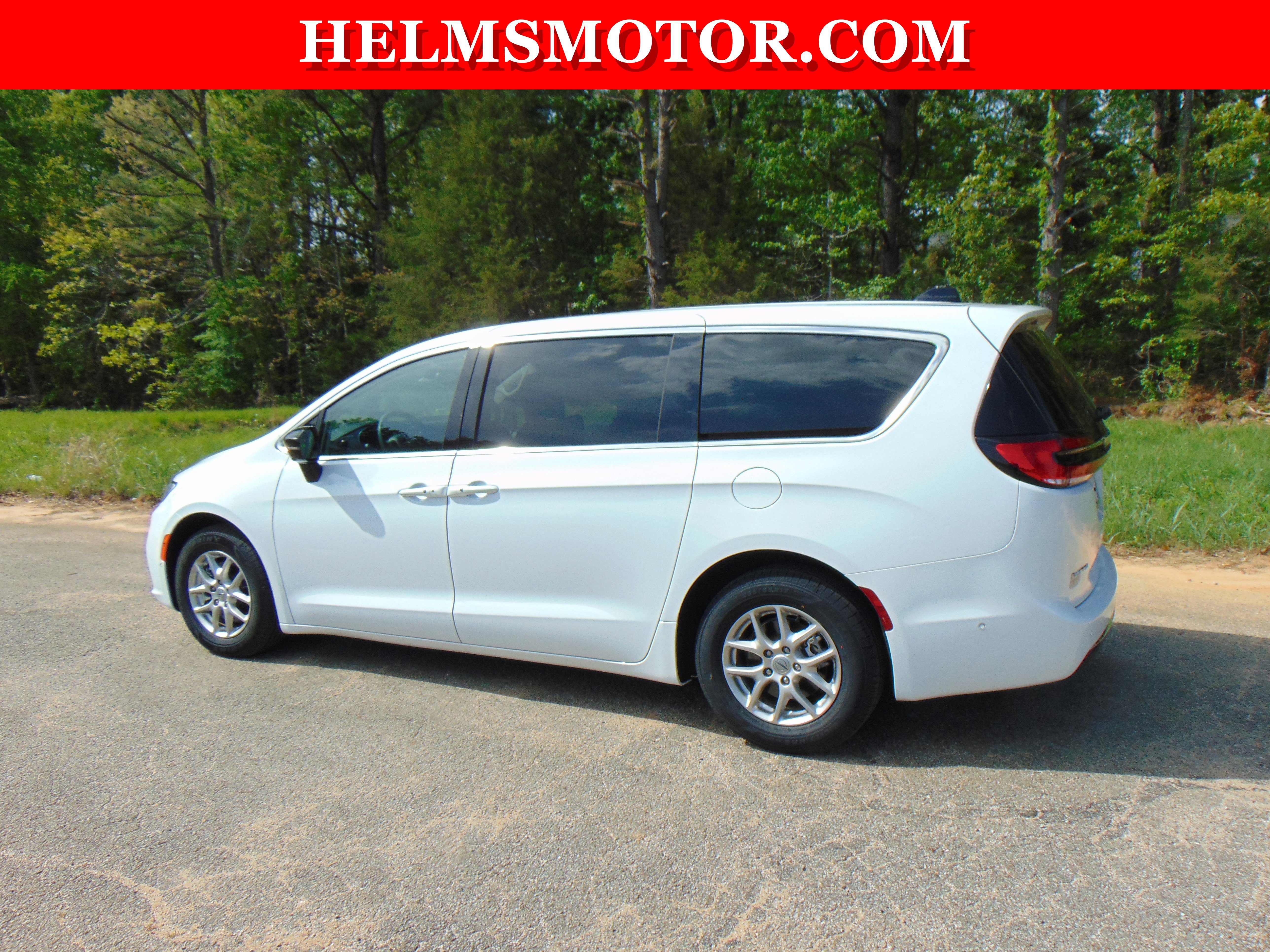 Certified 2024 Chrysler Pacifica Touring-L FWD image 6