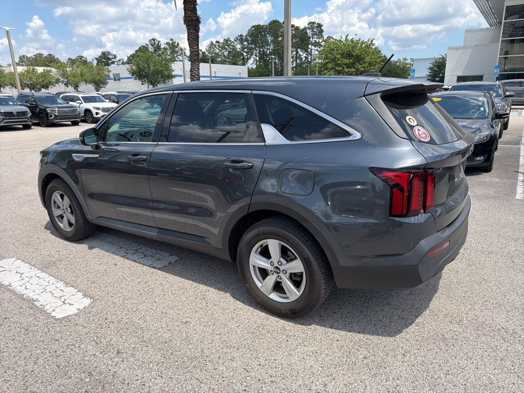 Used 2021 Kia Sorento LX FWD image 5