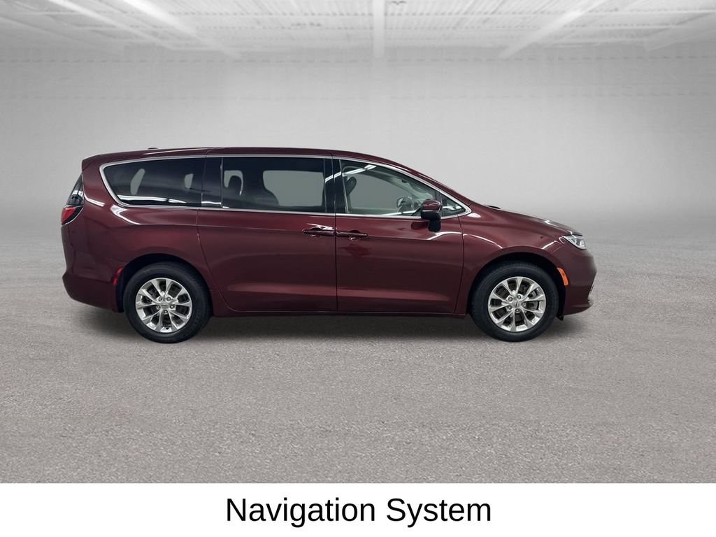 Used 2023 Chrysler Pacifica Touring-L AWD/4WD image 15