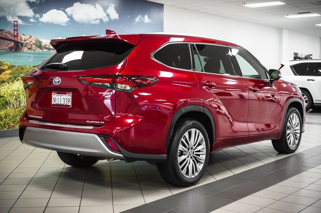 Used 2024 Toyota Highlander Platinum FWD image 6