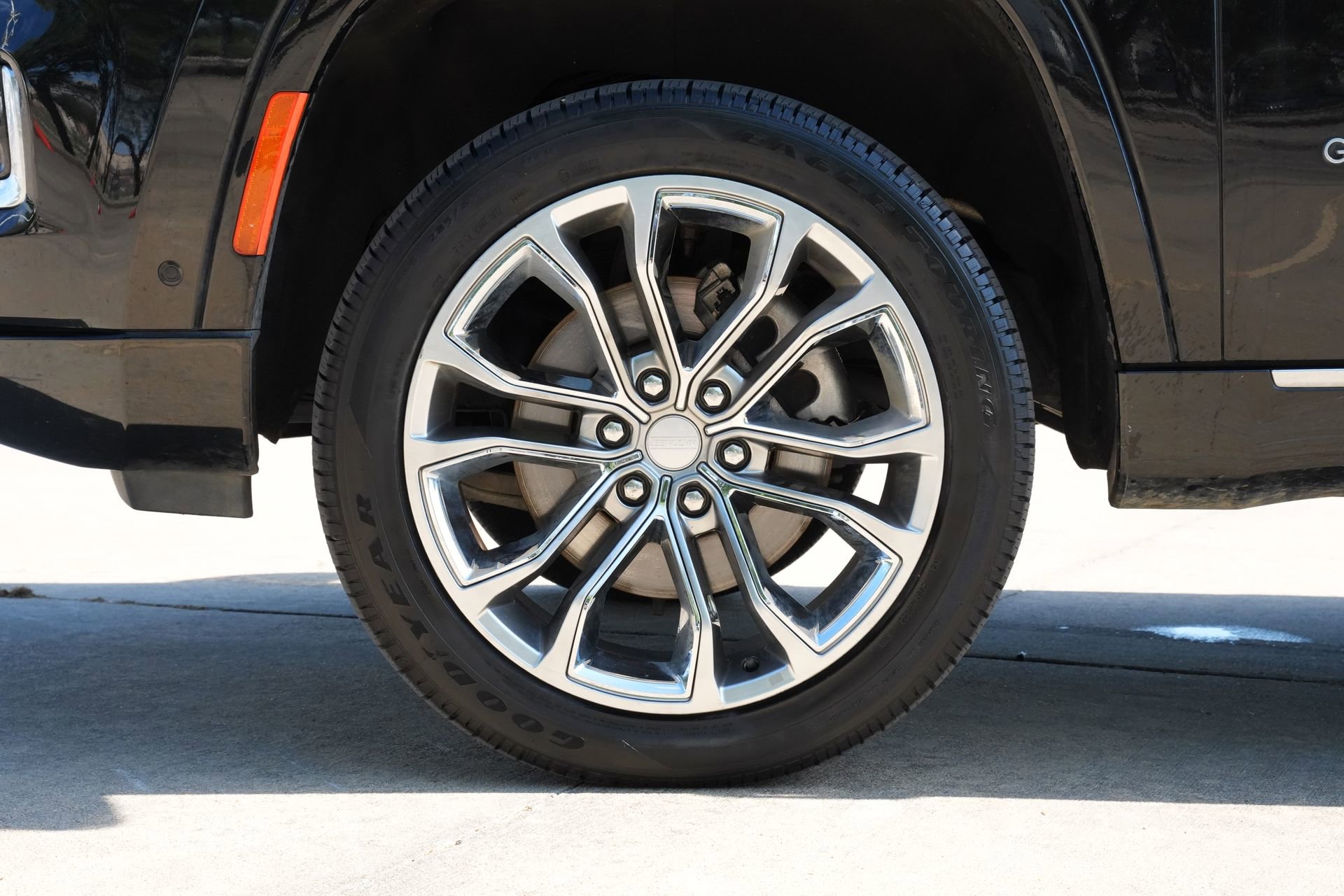 Used 2022 Jeep Grand Wagoneer Series II AWD/4WD image 31