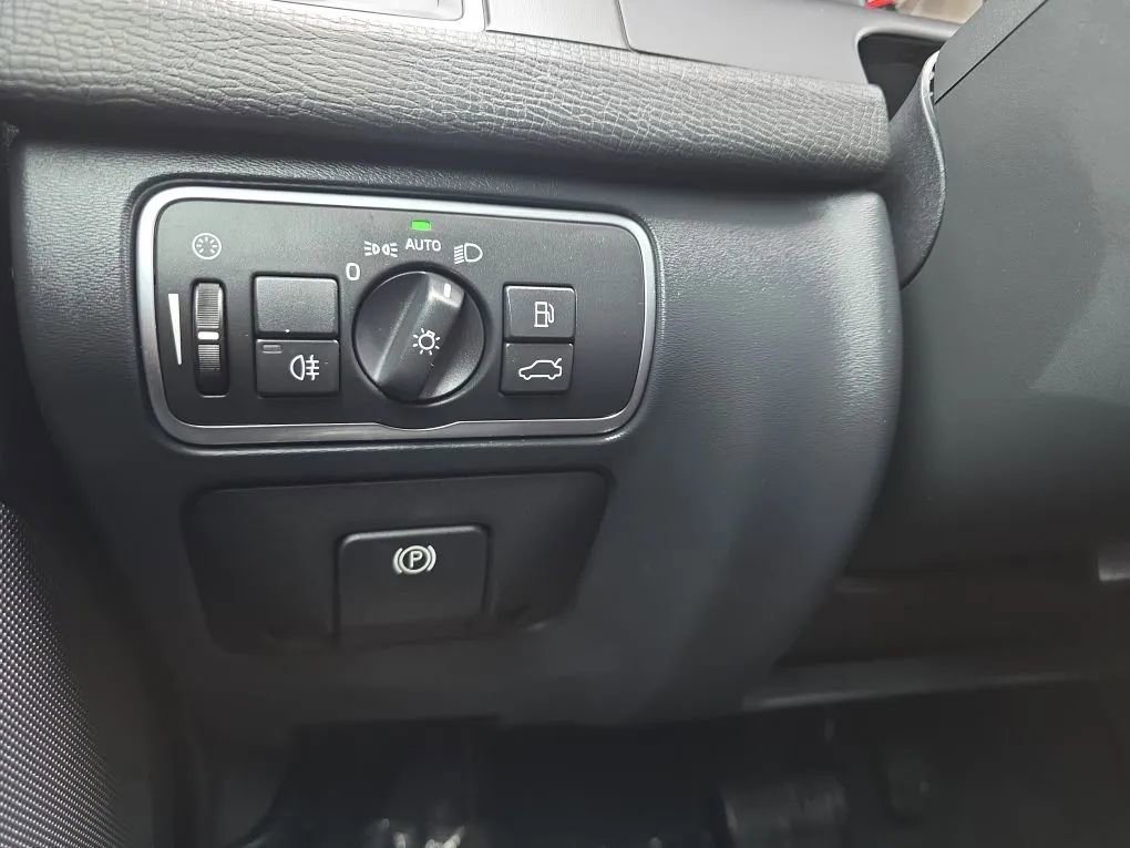 Used 2017 Volvo XC60 T5 Inscription image 24