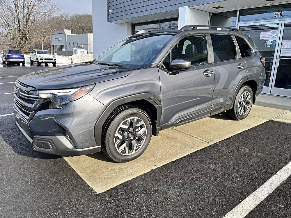 Used 2025 Subaru Forester Premium image 3