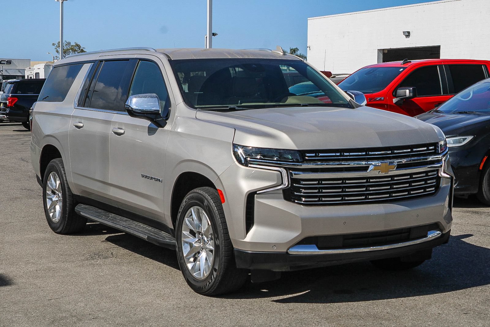 Used 2024 Chevrolet Suburban Premier RWD image 3