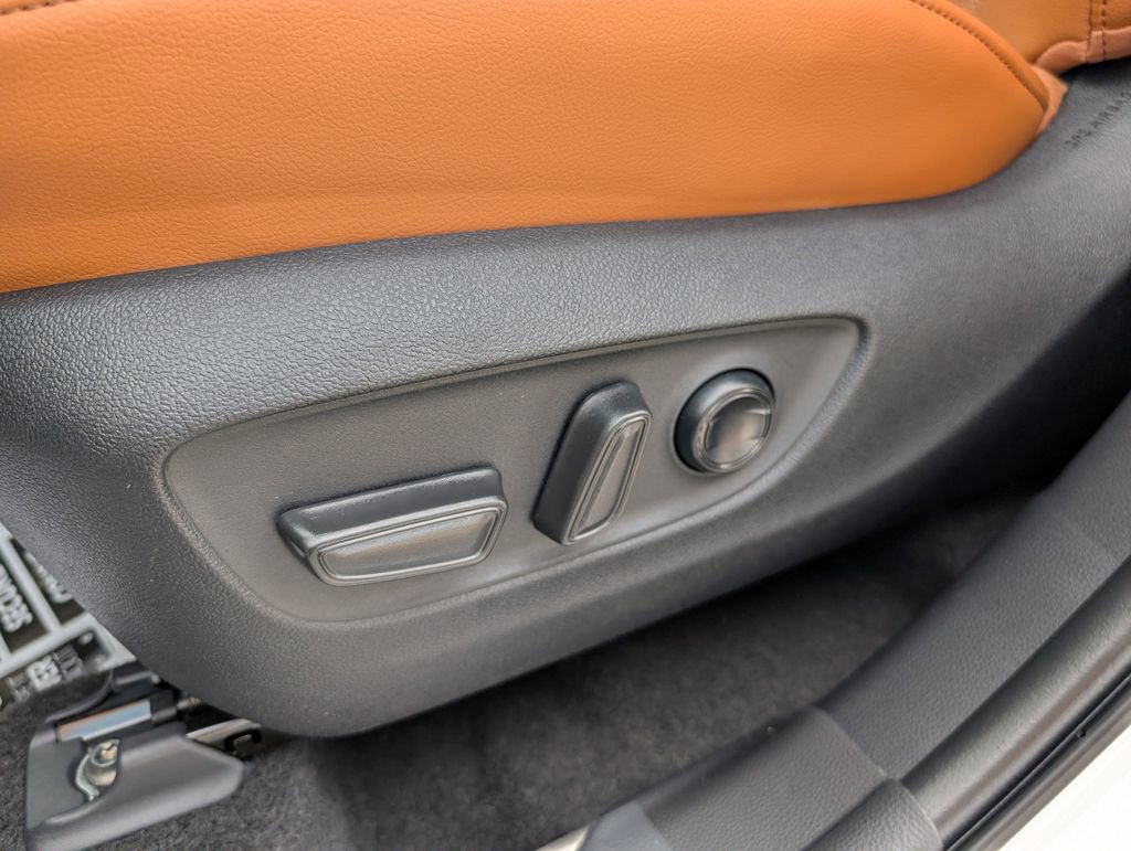 New 2026 Toyota Highlander Platinum image 10