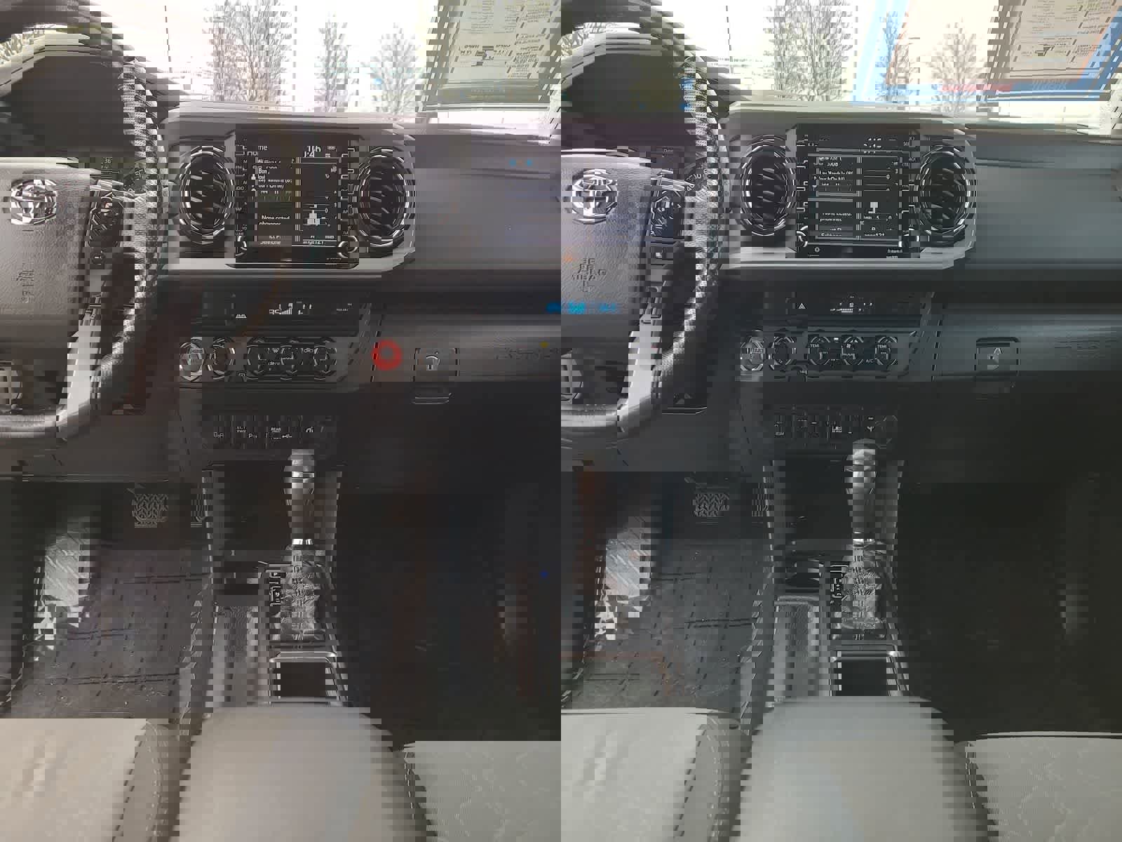 Used 2022 Toyota Tacoma TRD Sport w/ Technology Package image 18