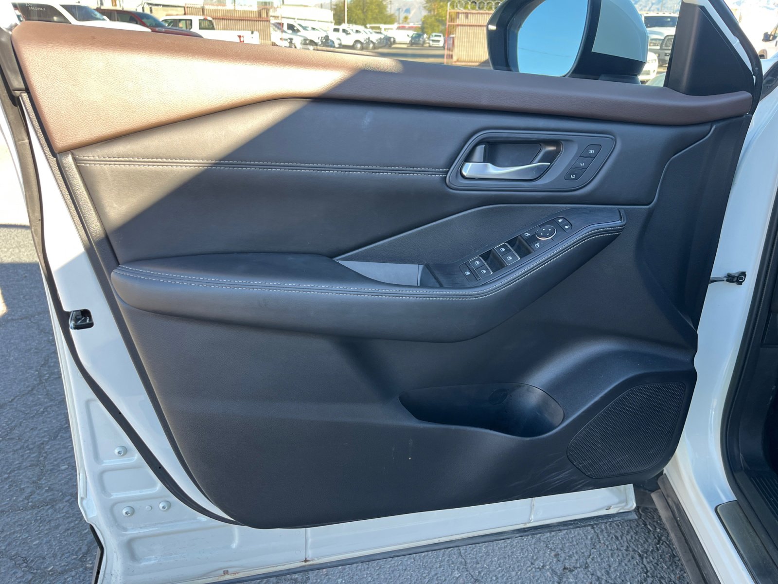 Used 2023 Nissan Rogue SL w/ SL Premium Package image 13