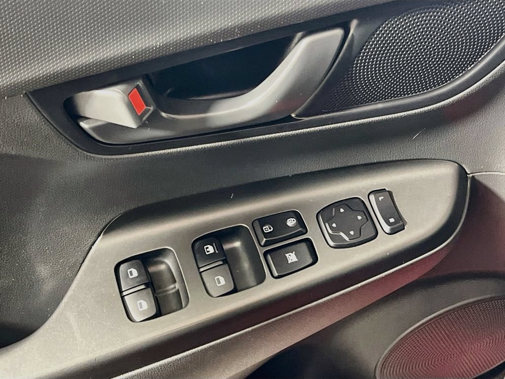 Used 2022 Hyundai Kona SEL AWD/4WD image 16