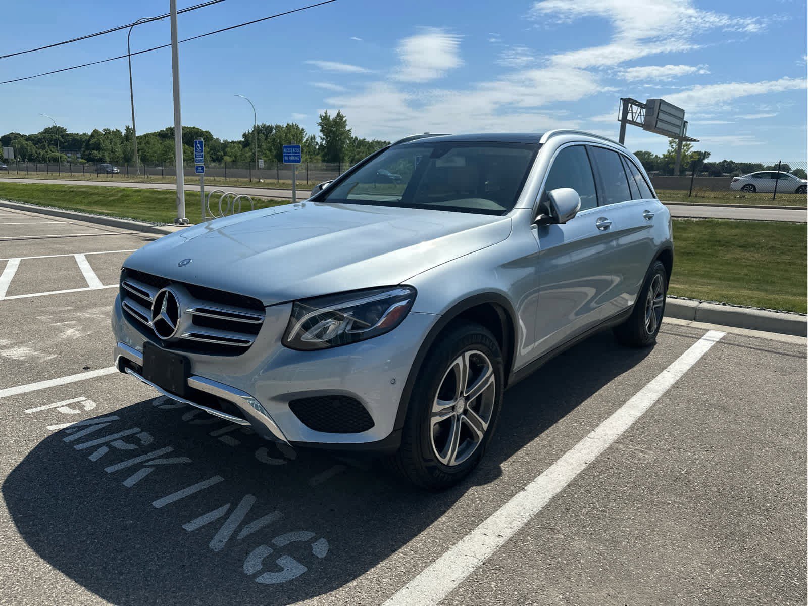 Used 2017 Mercedes-Benz GLC 300 4MATIC image 3