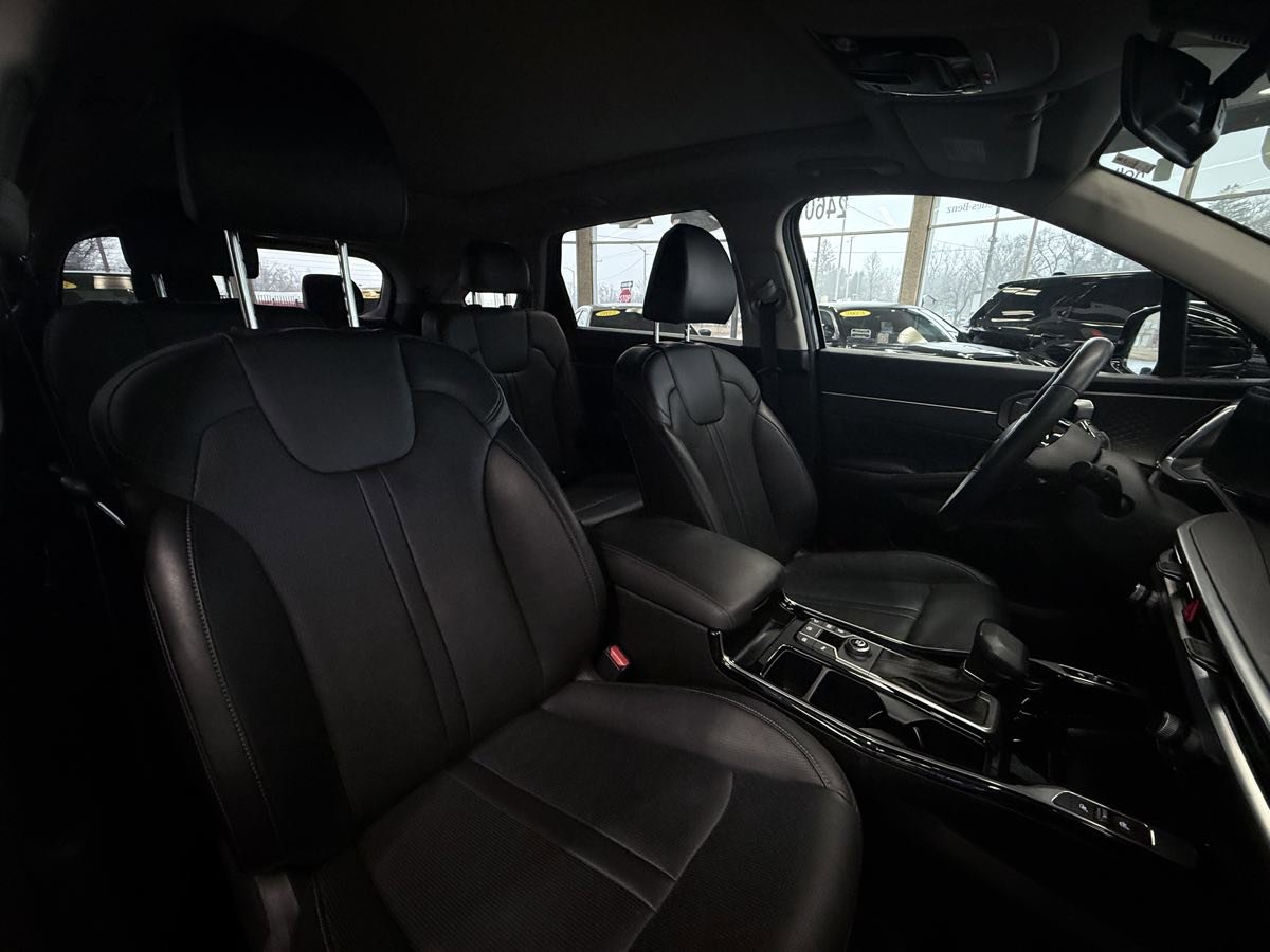 Used 2025 Kia Sorento SX image 37