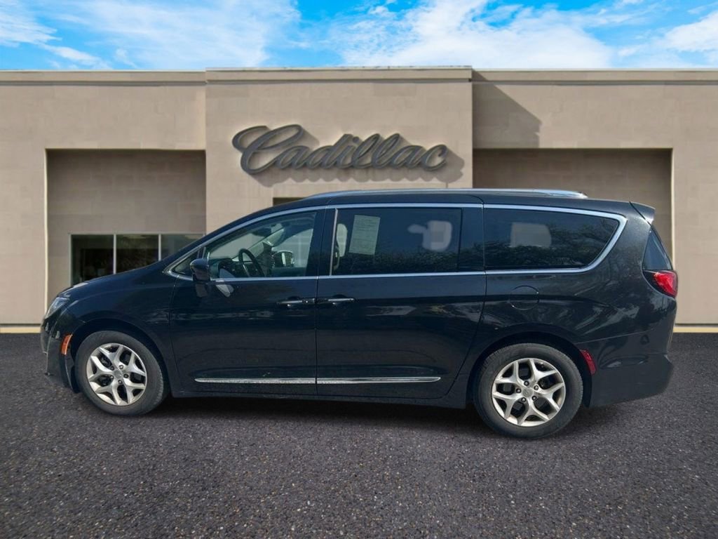 Used 2020 Chrysler Pacifica Touring-L image 6