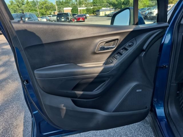 Certified 2020 Chevrolet Trax LT w/ Sun & Sound Package AWD/4WD image 11