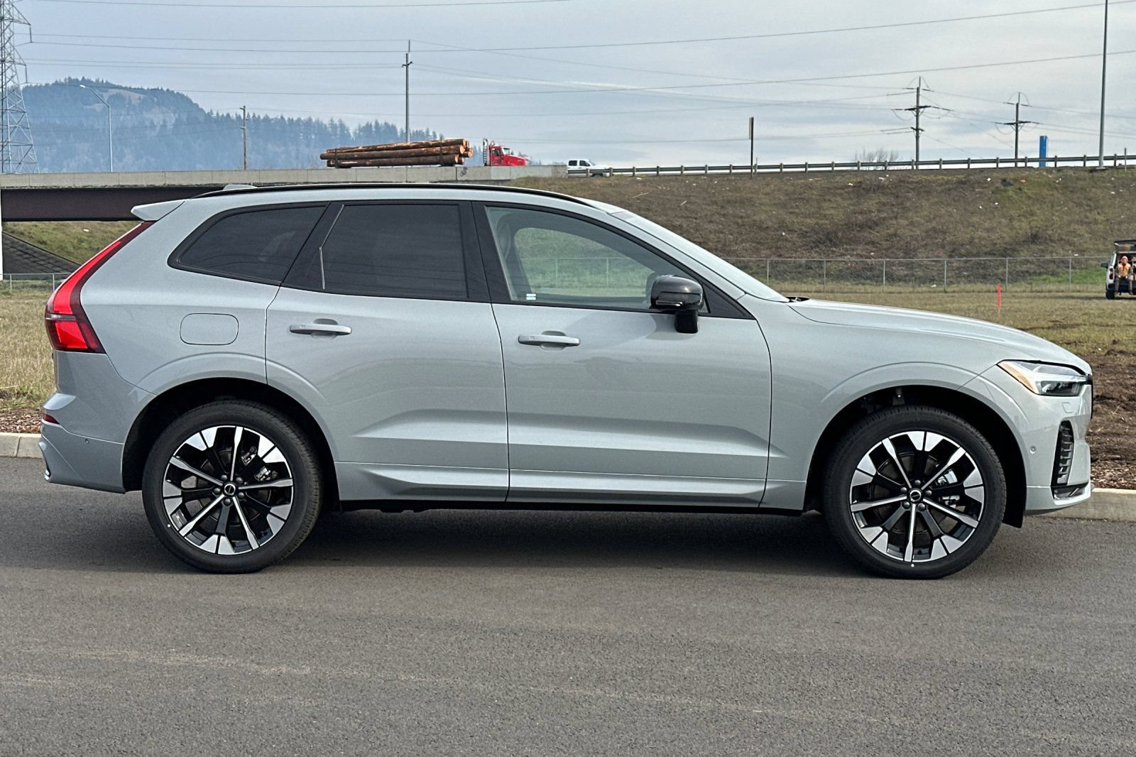 Used 2026 Volvo XC60 B5 Plus w/ Protection Package Premier AWD/4WD image 2