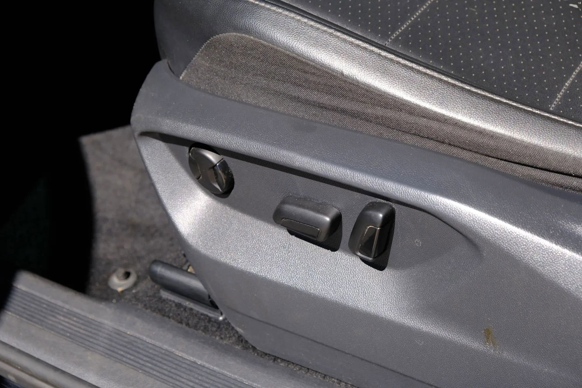 Used 2018 Volkswagen Tiguan SE FWD image 30