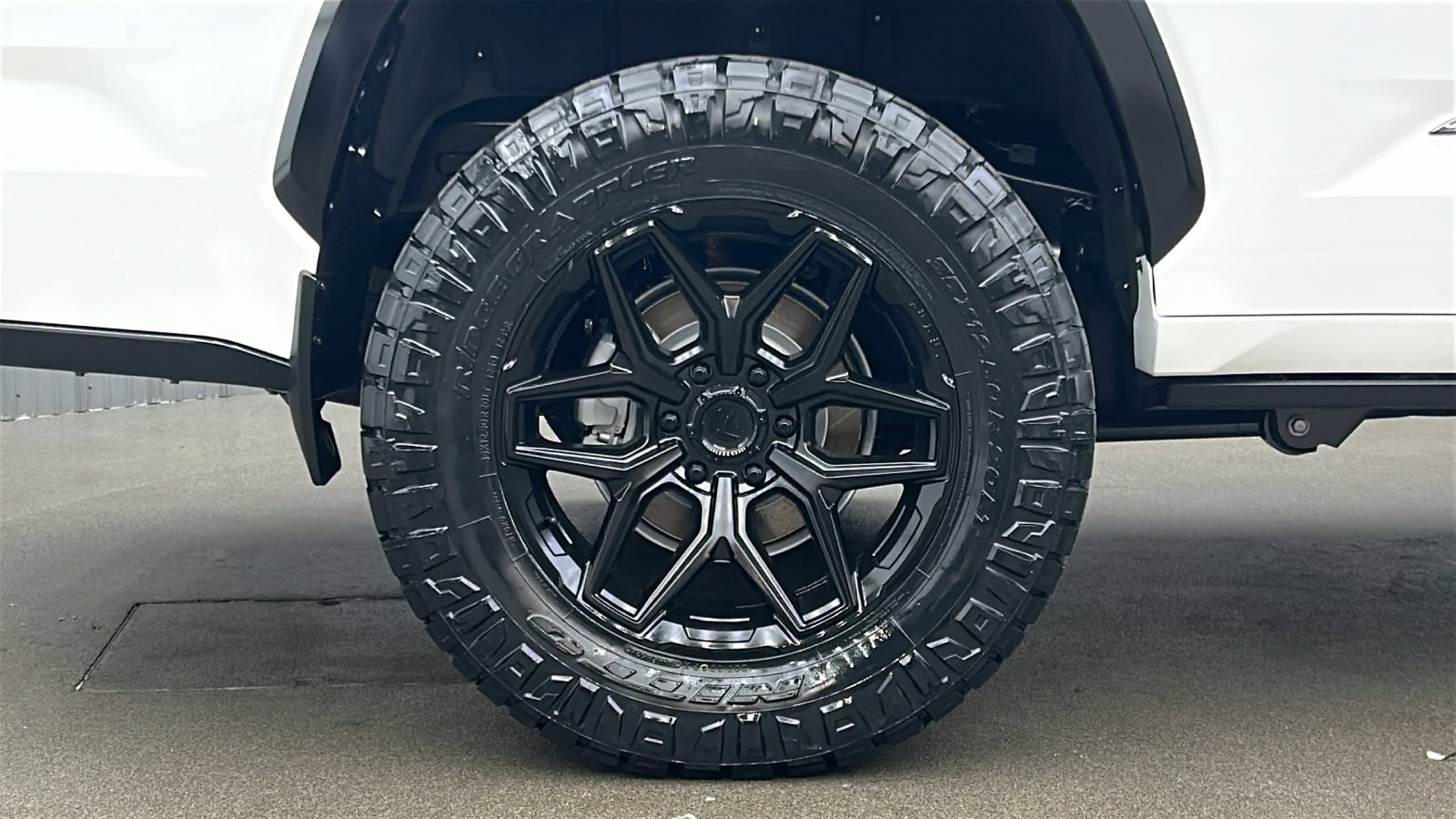 Used 2025 Toyota Sequoia Platinum image 11