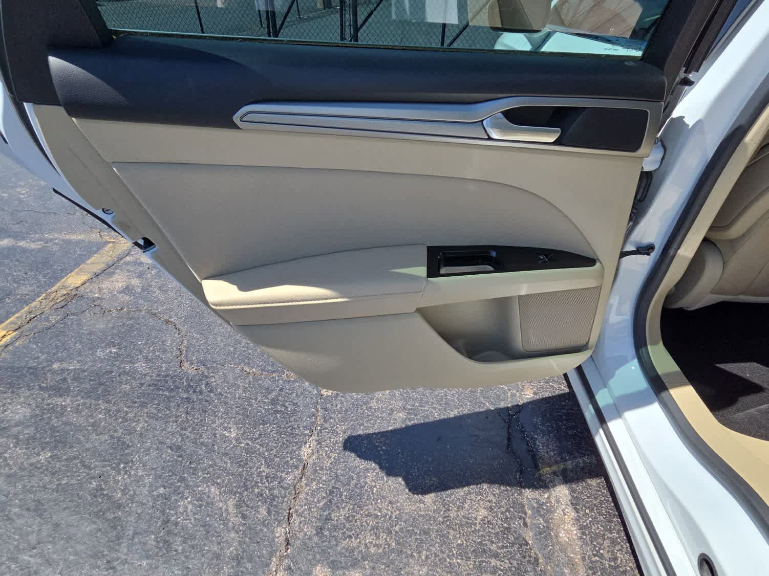 Used 2015 Ford Fusion SE FWD image 11