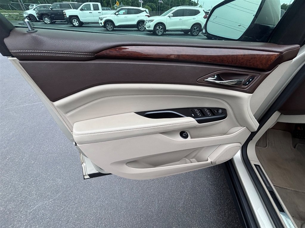 Used 2015 Cadillac SRX Luxury w/ Driver Awareness Package FWD image 16