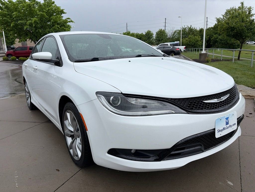 Used 2016 Chrysler 200 S FWD image 2