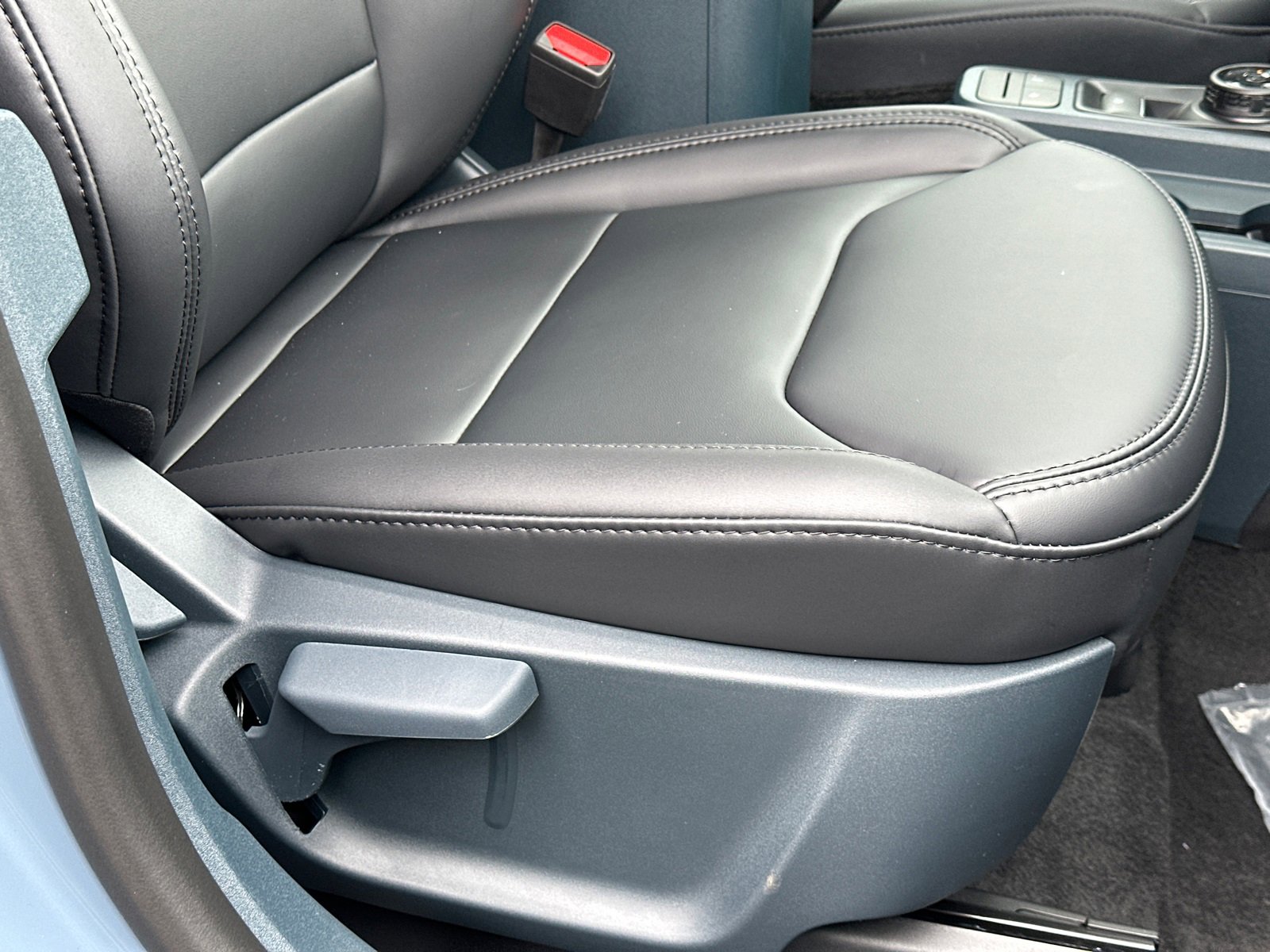 New 2025 Ford Maverick Lariat w/ Black Appearance Package image 12