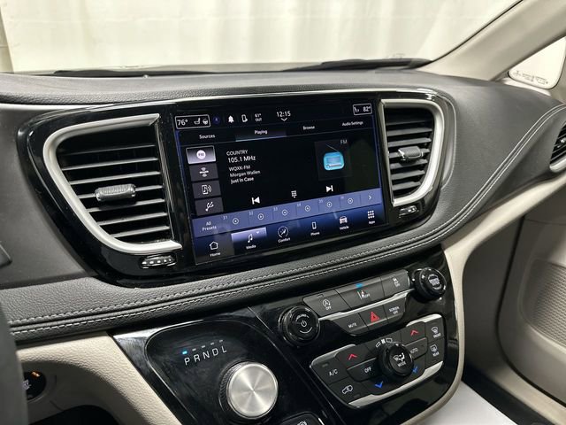 Used 2022 Chrysler Pacifica Touring-L image 11