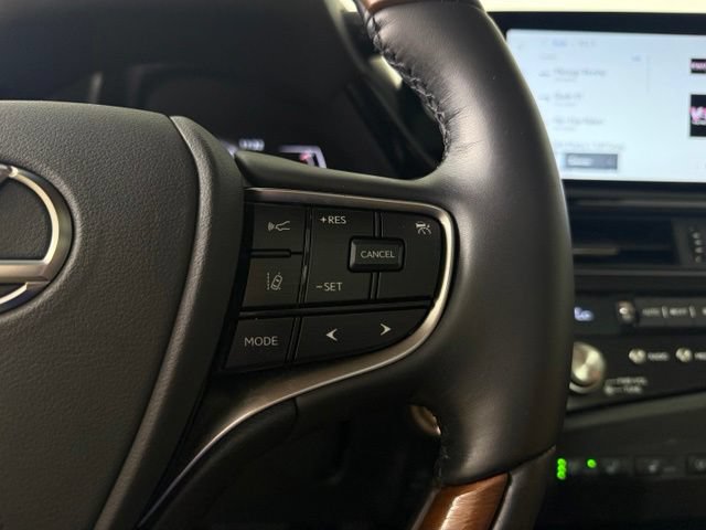 Used 2025 Lexus ES 350 Ultra Luxury w/ Accessory Package (Z2) FWD image 25
