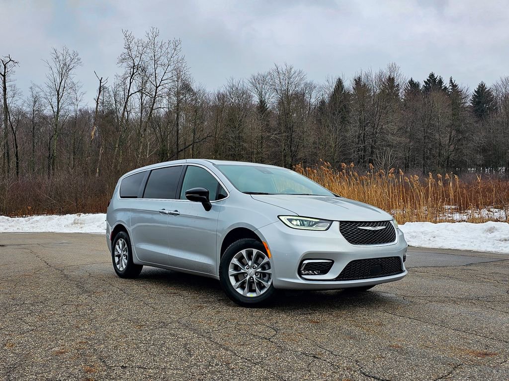 New 2026 Chrysler Pacifica Limited image 2