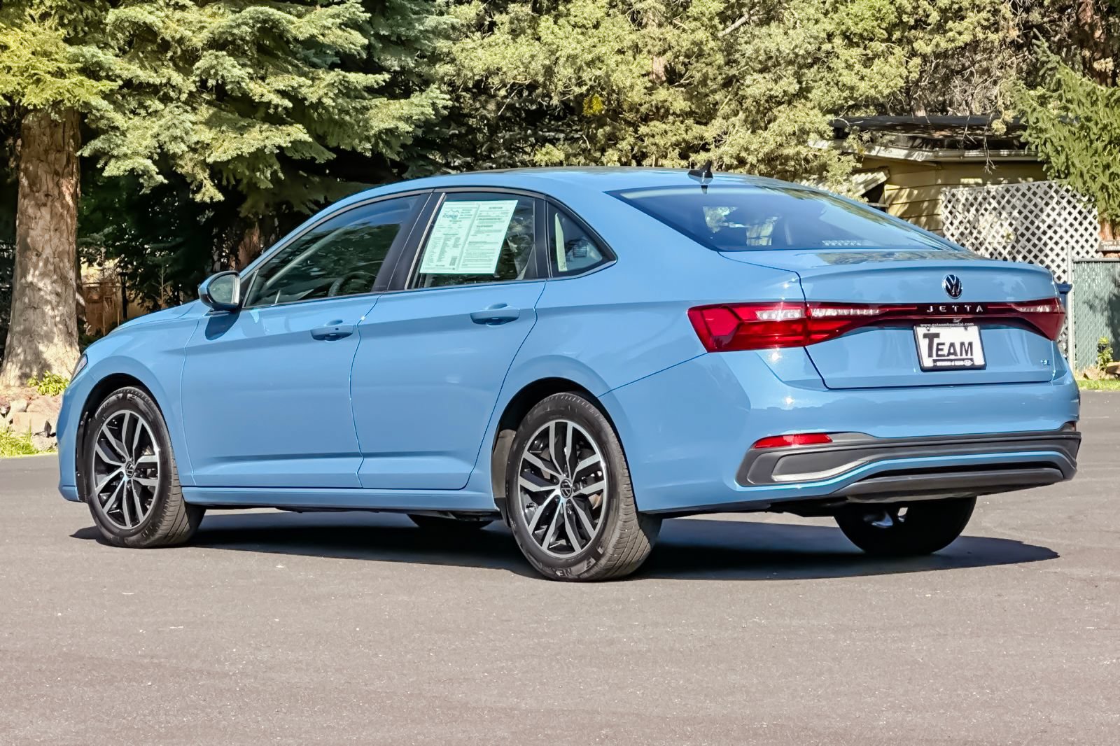 Used 2025 Volkswagen Jetta SE FWD image 6