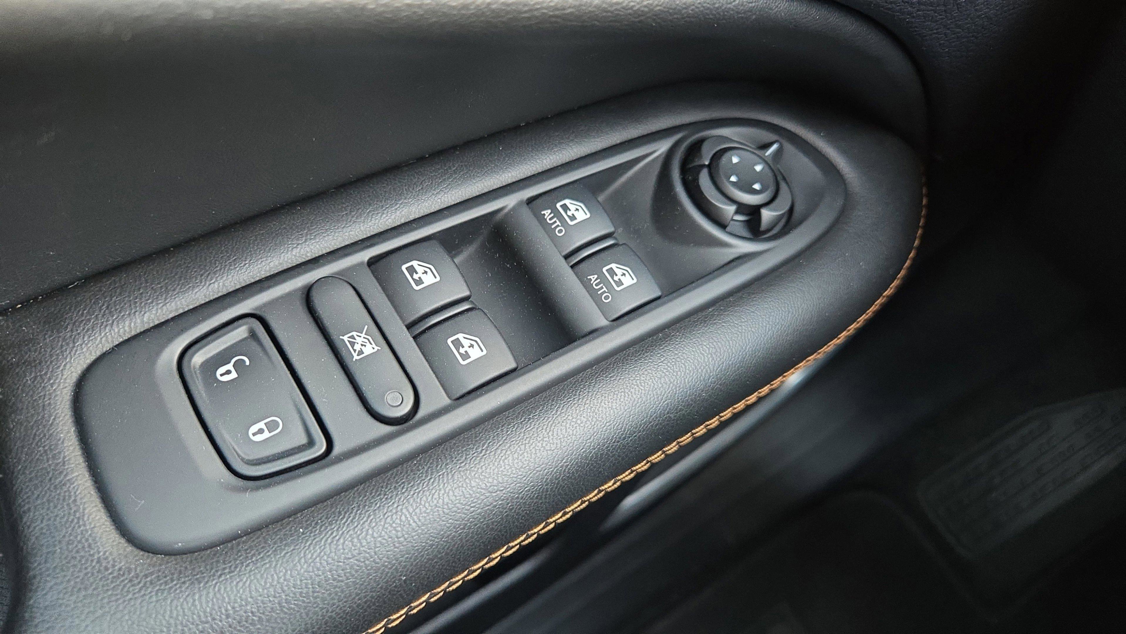 Used 2017 Jeep Compass Limited image 28