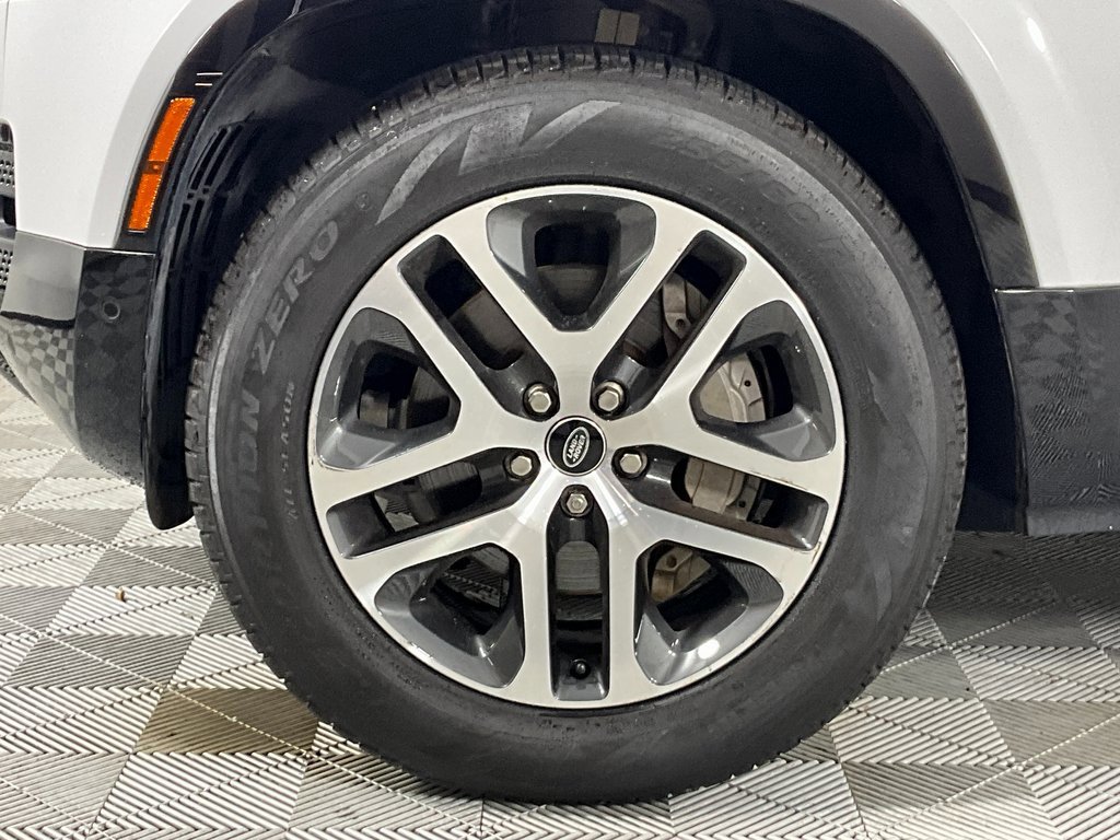 Certified 2022 Land Rover Defender 110 X-Dynamic SE image 29