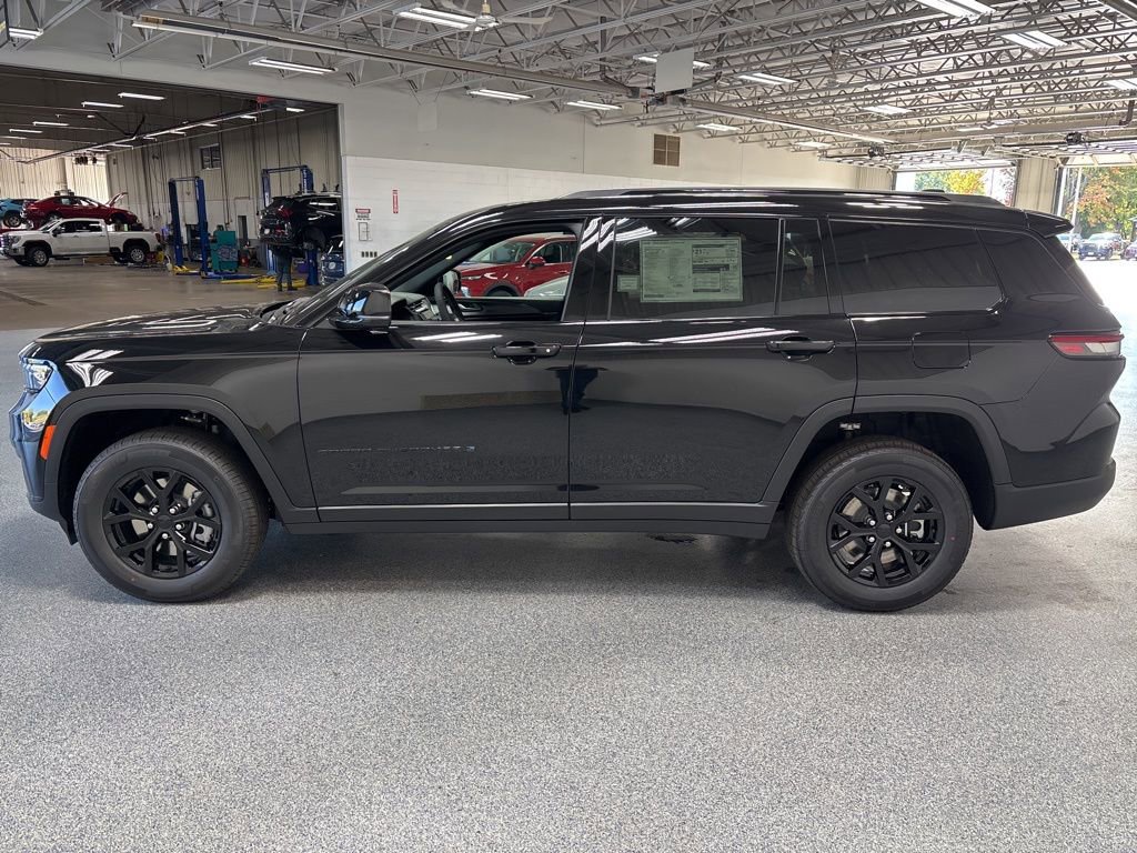 New 2025 Jeep Grand Cherokee L Altitude image 4