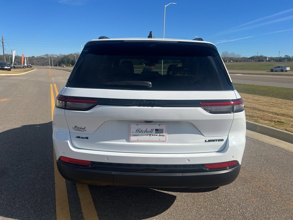 New 2025 Jeep Grand Cherokee Limited w/ Luxury Tech Group II AWD/4WD image 3