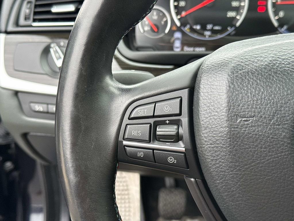 Used 2013 BMW M5 image 20