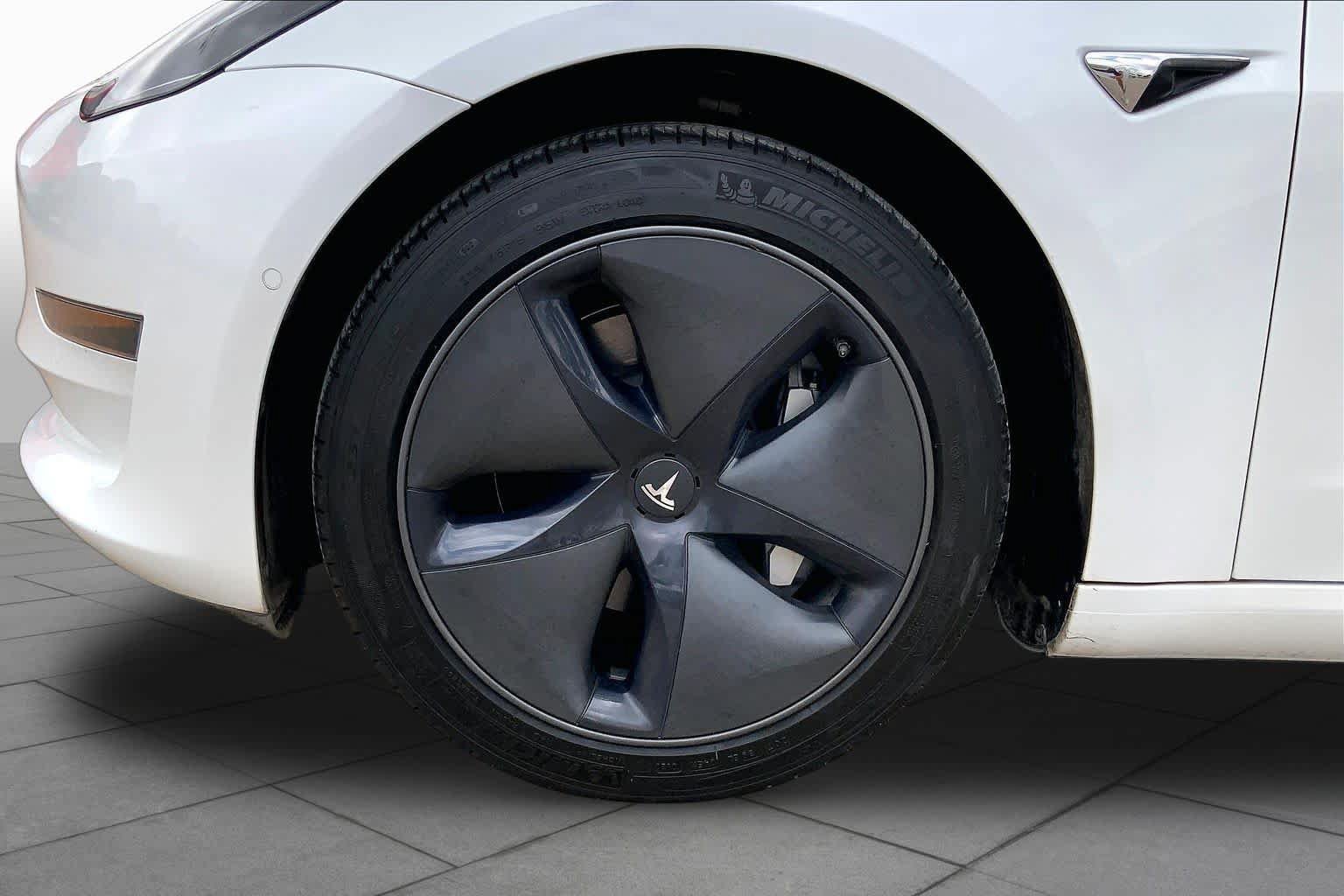 Used 2020 Tesla Model 3 Standard Range RWD image 7