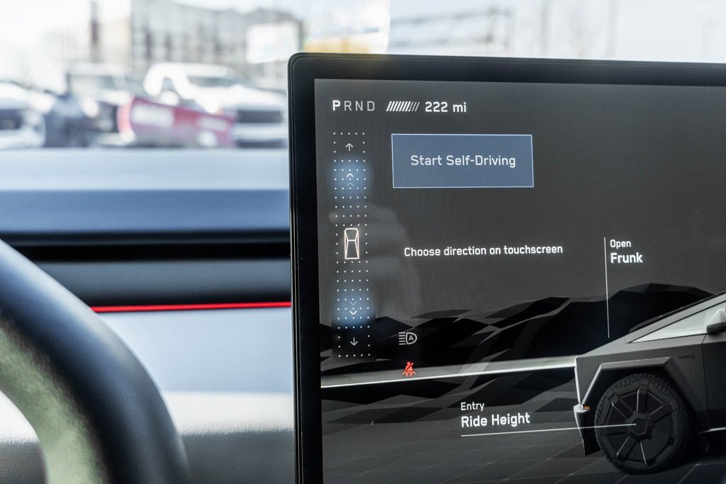 Used 2024 Tesla Cybertruck AWD Crew Cab image 22