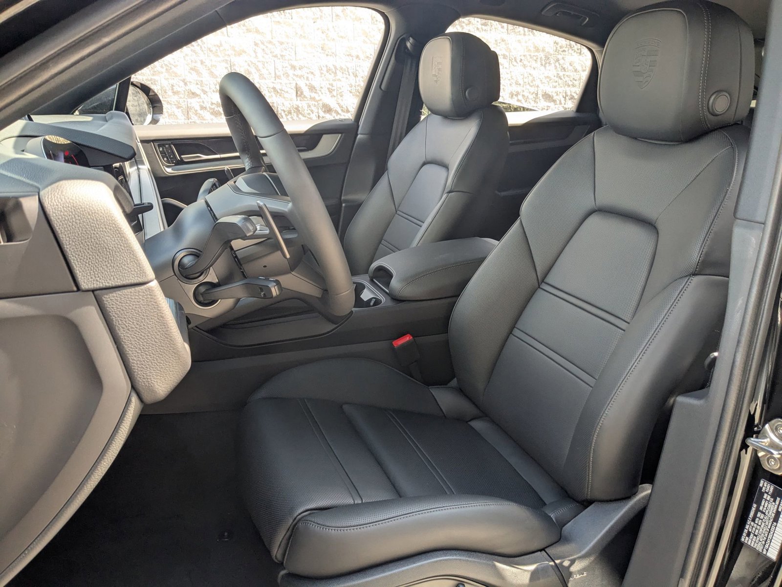 Certified 2025 Porsche Cayenne Coupe AWD/4WD image 5