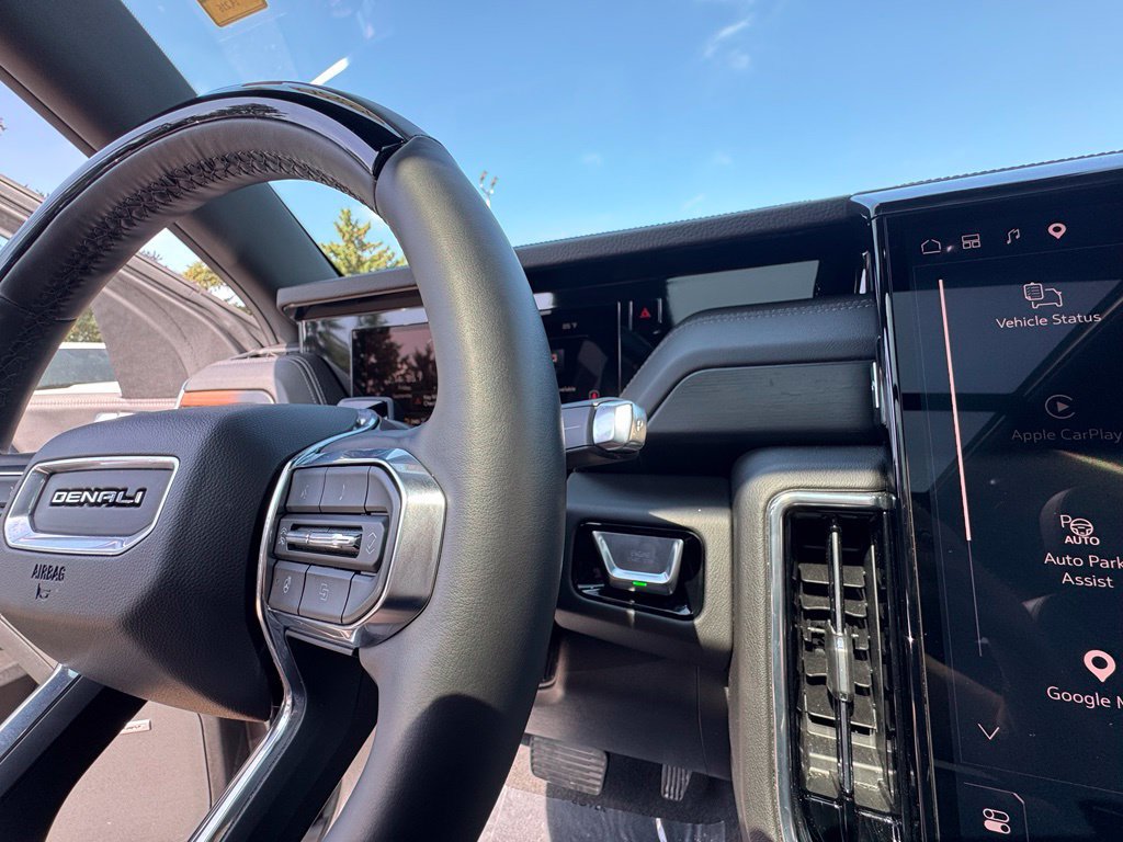 Used 2025 GMC Yukon Denali w/ Denali Reserve Package AWD/4WD image 24