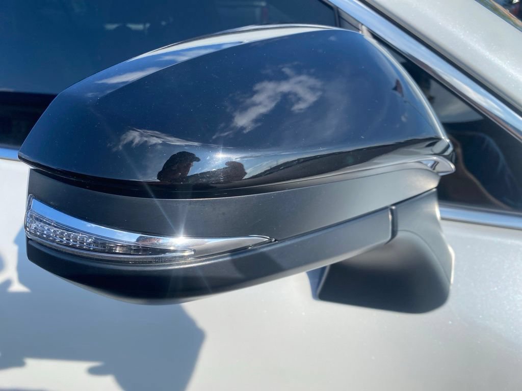 Used 2024 Toyota Venza Nightshade AWD/4WD image 12