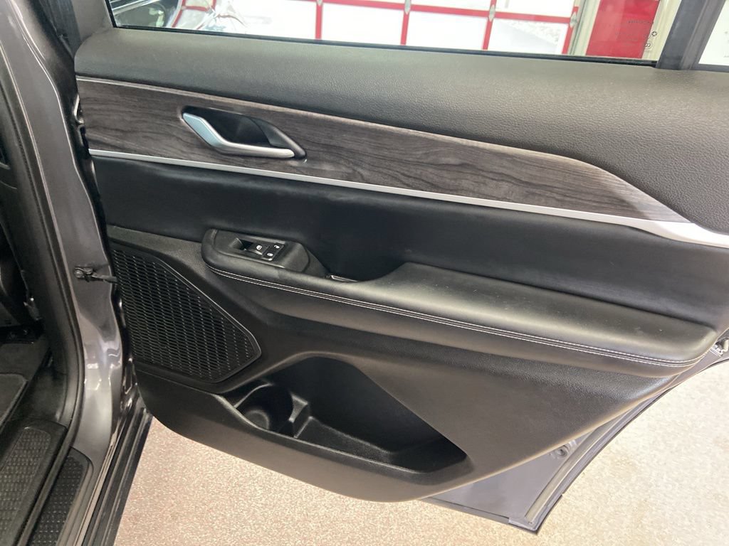 Certified 2023 Jeep Grand Cherokee L Limited AWD/4WD image 20