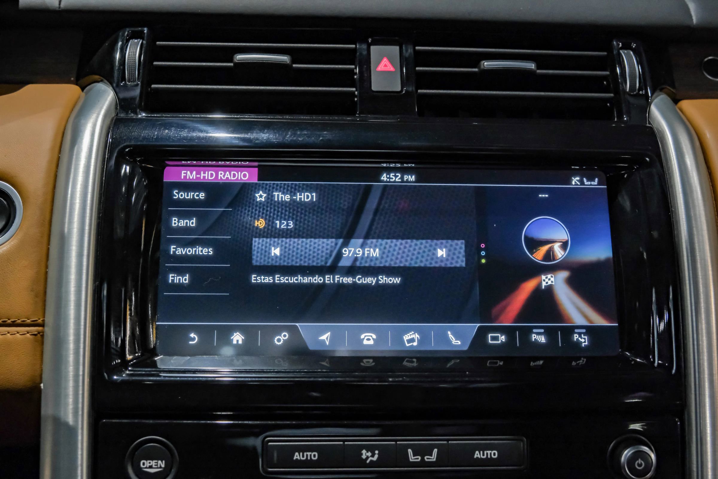 Used 2019 Land Rover Discovery HSE Luxury image 26
