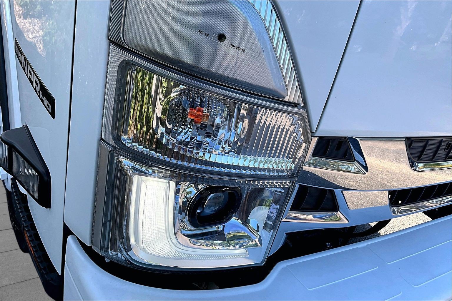 Used 2024 Isuzu NPR RWD image 25