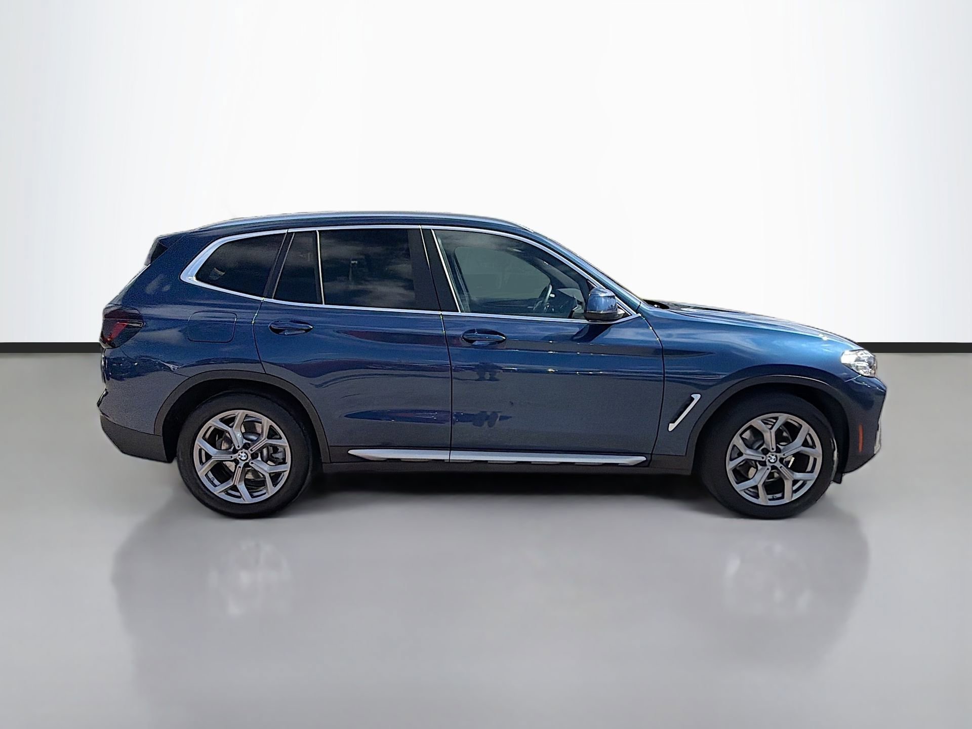 Certified 2023 BMW X3 sDrive30i w/ Convenience Package image 3