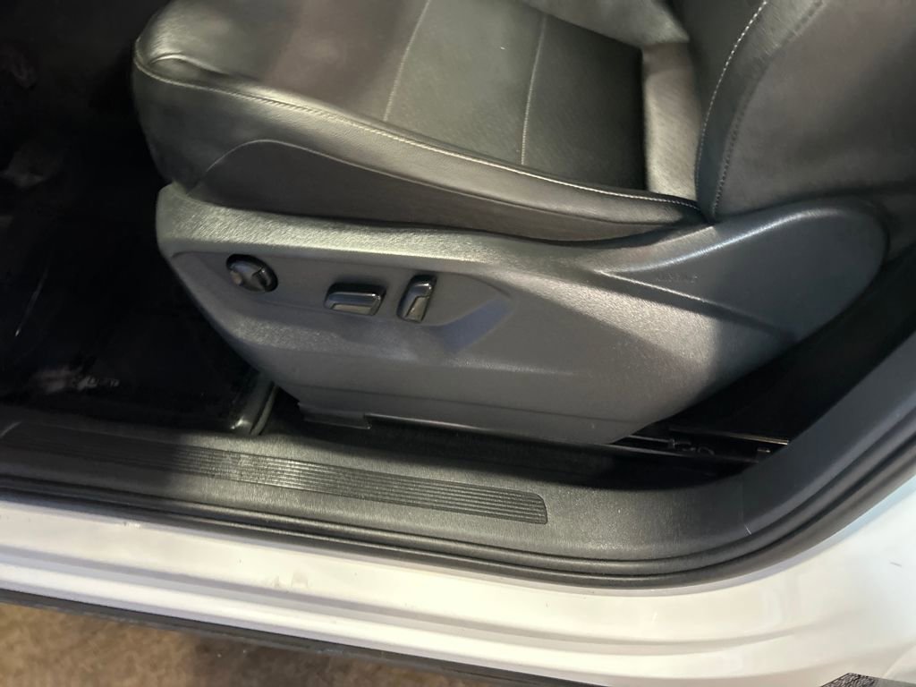 Used 2019 Volkswagen Tiguan SE image 14