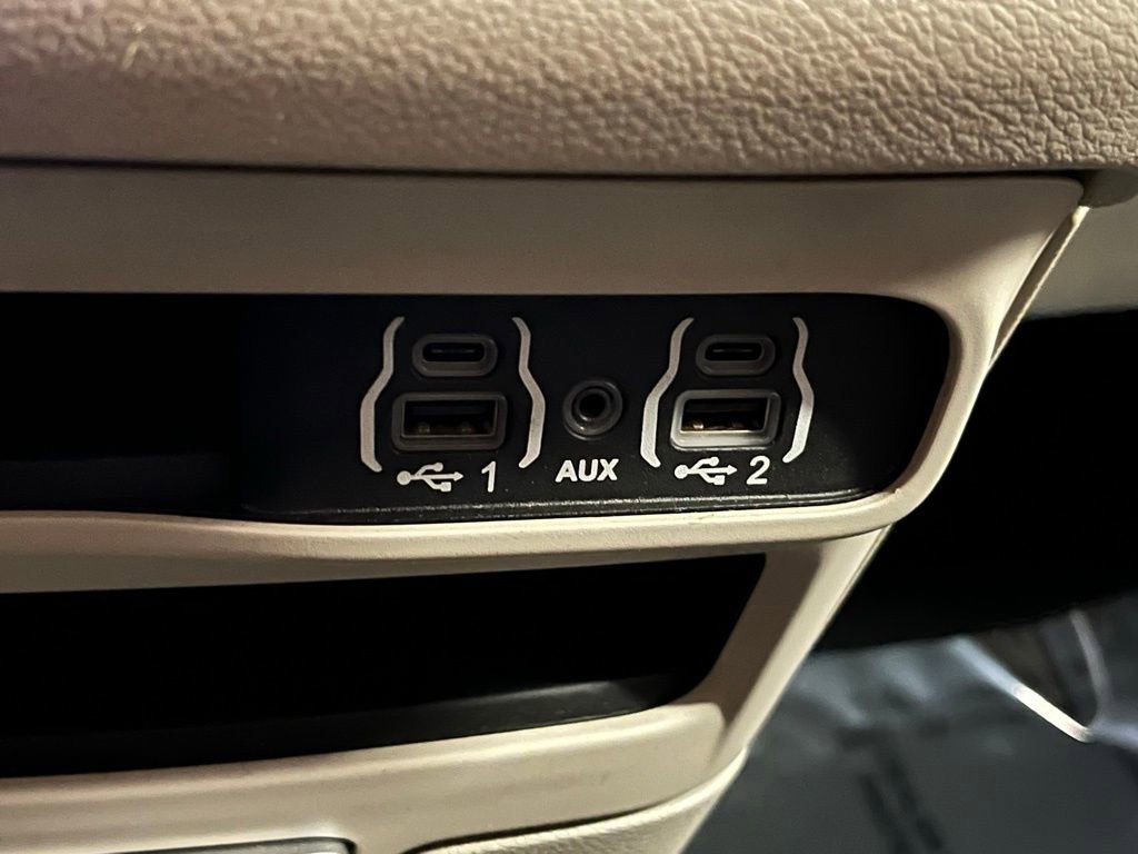 Used 2021 Chrysler Voyager Lxi image 11