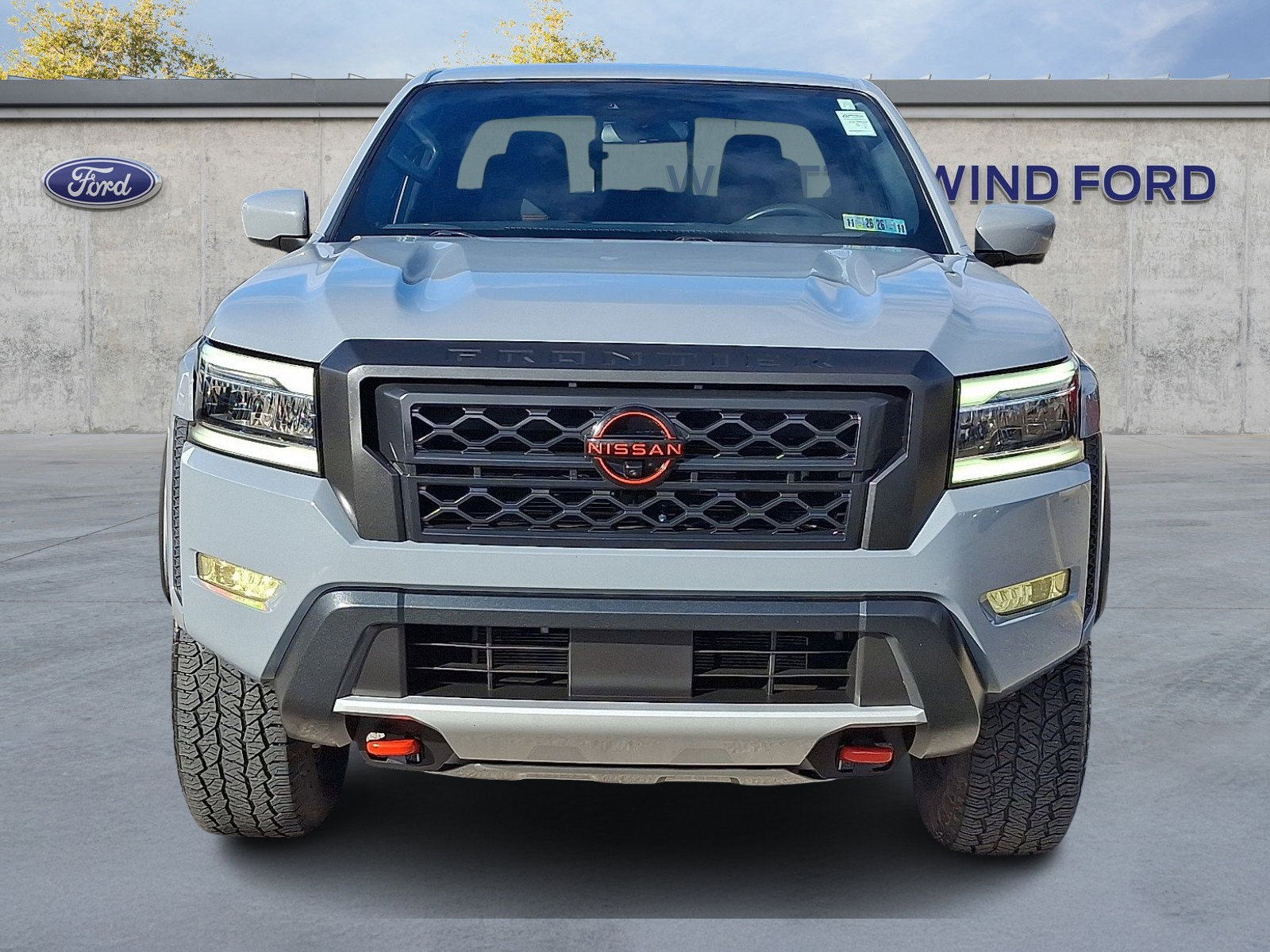 Used 2023 Nissan Frontier PRO-4X w/ Pro Convenience Package image 2