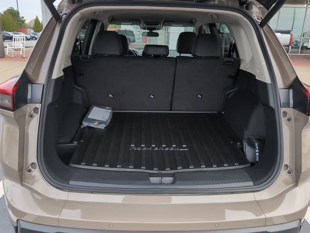 Used 2025 Nissan Rogue SV image 8